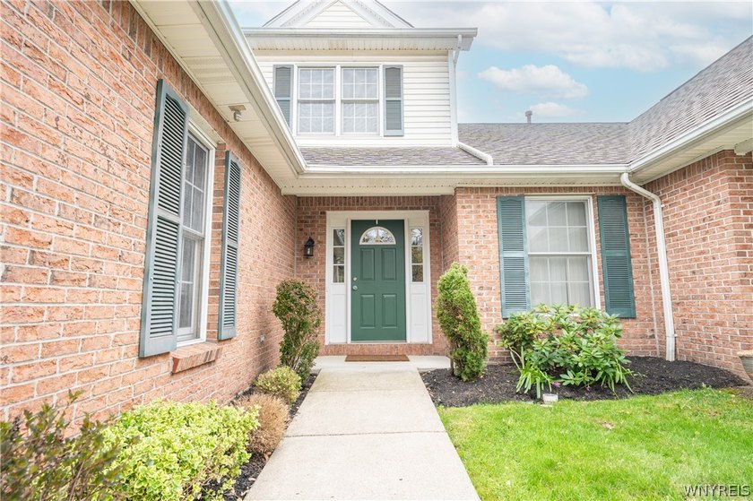 Welcome to this well-maintained 2-bedroom, 2.5-bath condo in the - photo 2