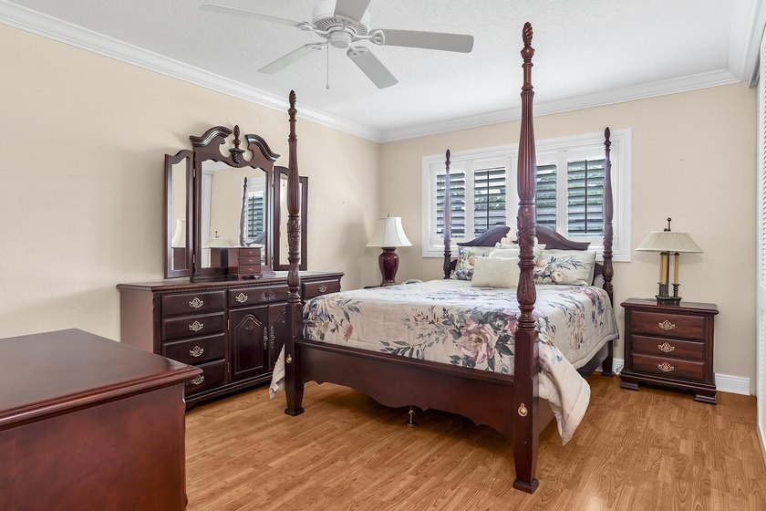 Welcome to this beautifully updated villa, featuring a spacious - photo 22