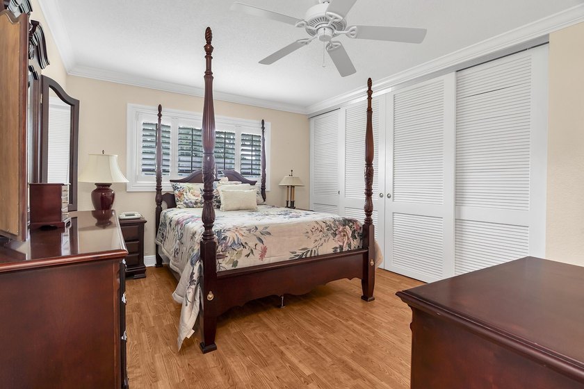 Welcome to this beautifully updated villa, featuring a spacious - photo 23