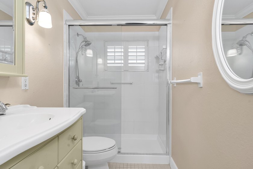 Welcome to this beautifully updated villa, featuring a spacious - photo 27
