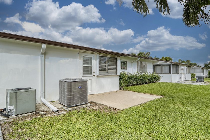 Welcome to this beautifully updated villa, featuring a spacious - photo 30