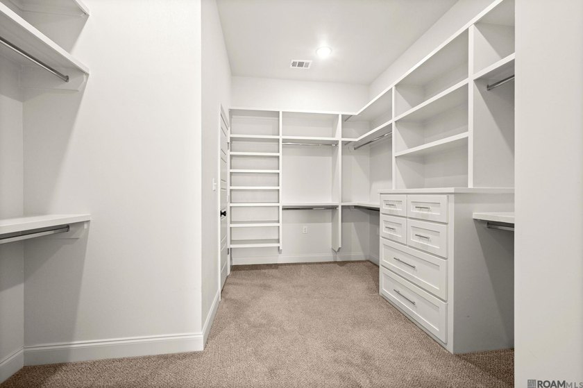 Experience exceptional design and craftsmanship in this modern - photo 13