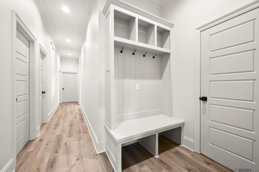 Experience exceptional design and craftsmanship in this modern - photo 19