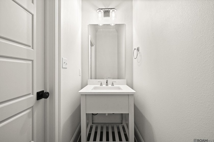 Experience exceptional design and craftsmanship in this modern - photo 20