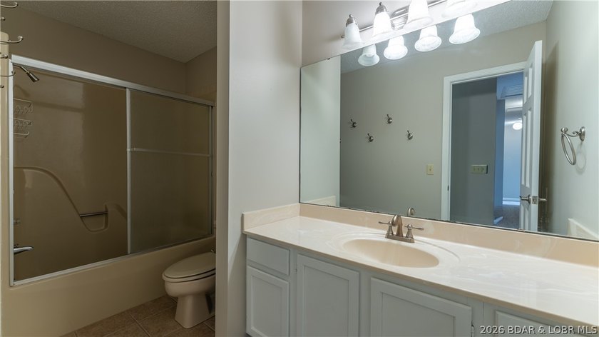 Opportunity to have a 6 bedroom condo is RARE! 6 bedrooms &amp; 3 - photo 25