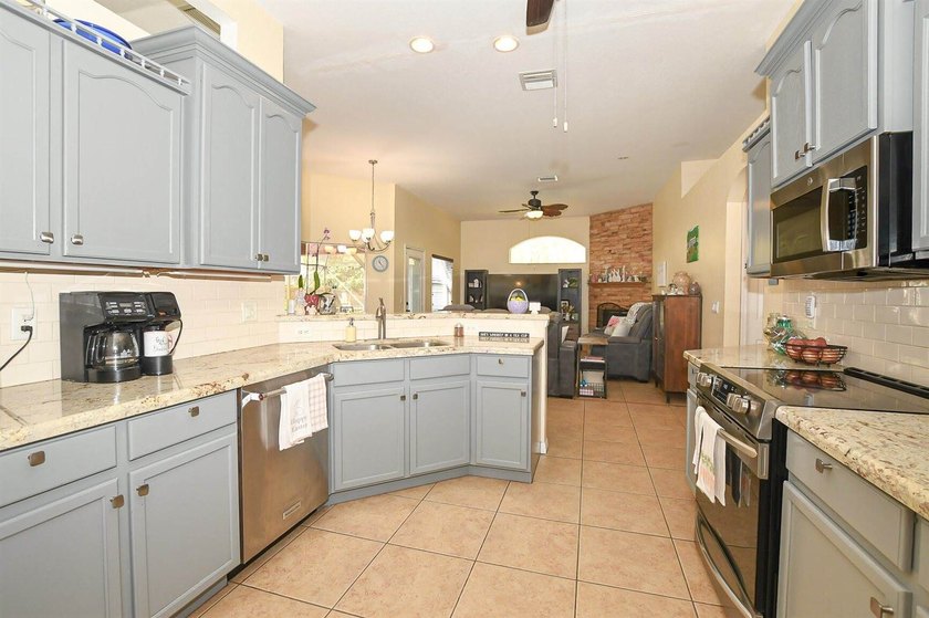 Beautiful 3BR/2BA/2CG pool home near Tradition with major - photo 33