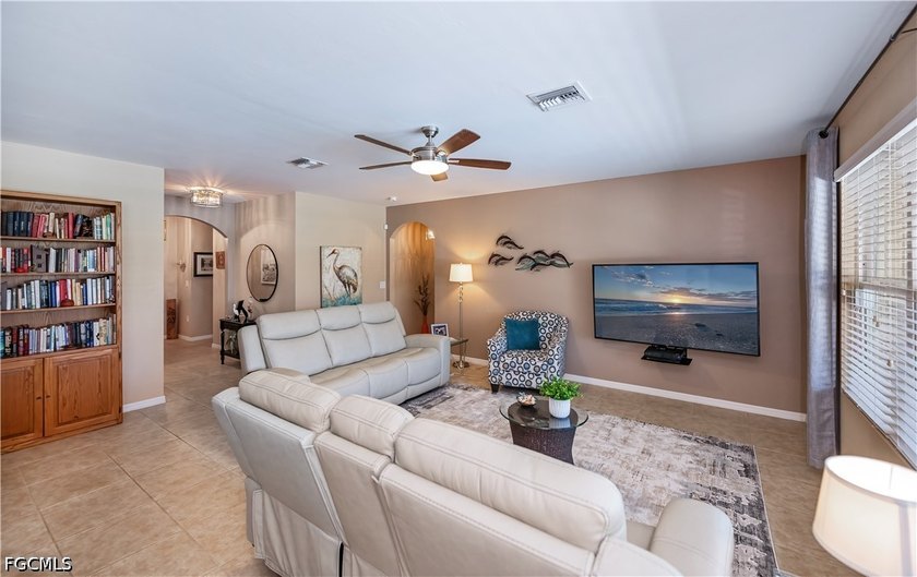 Fantastic POOl home. Spectacular lake views and stunning sunsets - photo 11