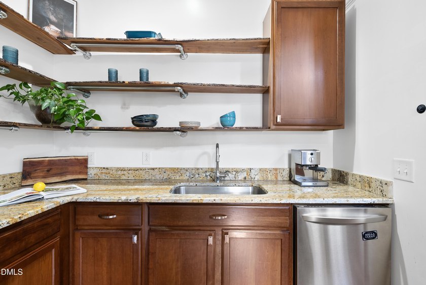 Enjoy low-maintenance living just steps from Historic Oakwood - photo 17