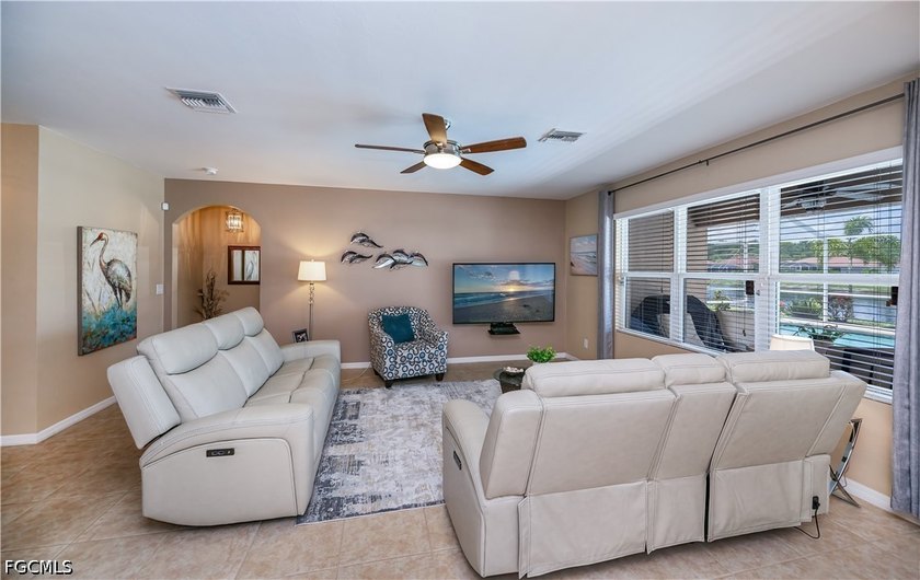 Fantastic POOl home. Spectacular lake views and stunning sunsets - photo 23