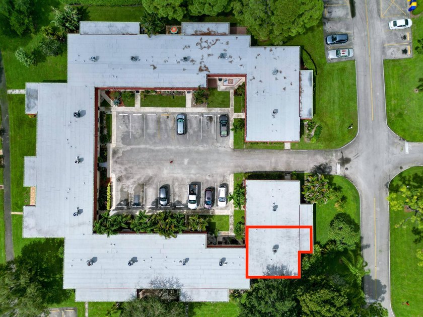 Enjoy easy Florida living in this beautifully maintained and - photo 31