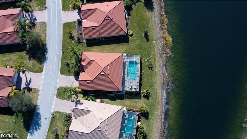 Fantastic POOl home. Spectacular lake views and stunning sunsets - photo 36