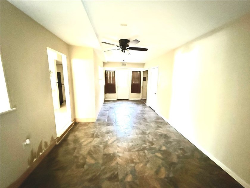 Investment opportunity with plenty of potential! This 3-bedroom - photo 9