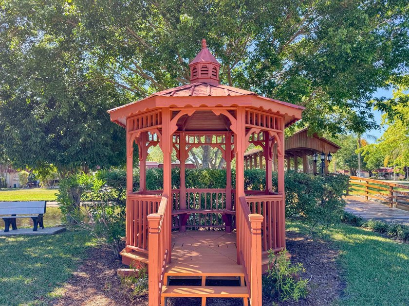 Enjoy easy Florida living in this beautifully maintained and - photo 39