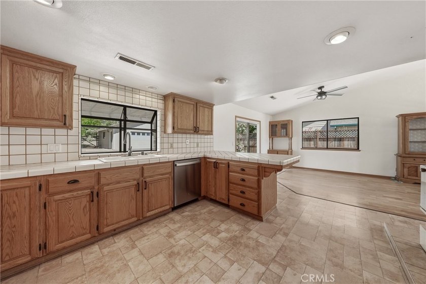 Move in ready North Lakeport home on over an acre in one of the - photo 24