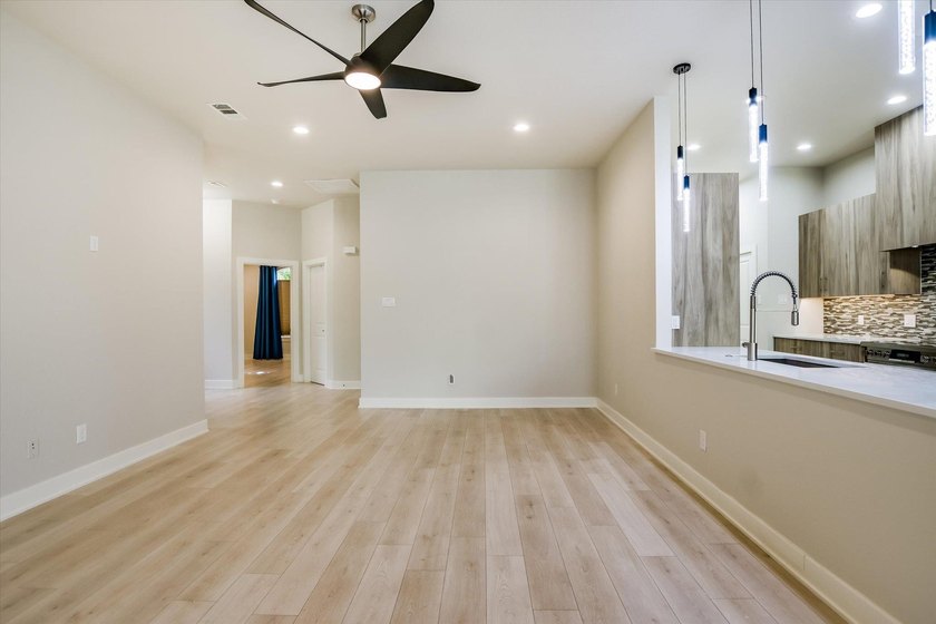 LOCATION! CUSTOM! UPGRADES! BUILDERS PERSONAL HOME WITH UPGRADES - photo 7