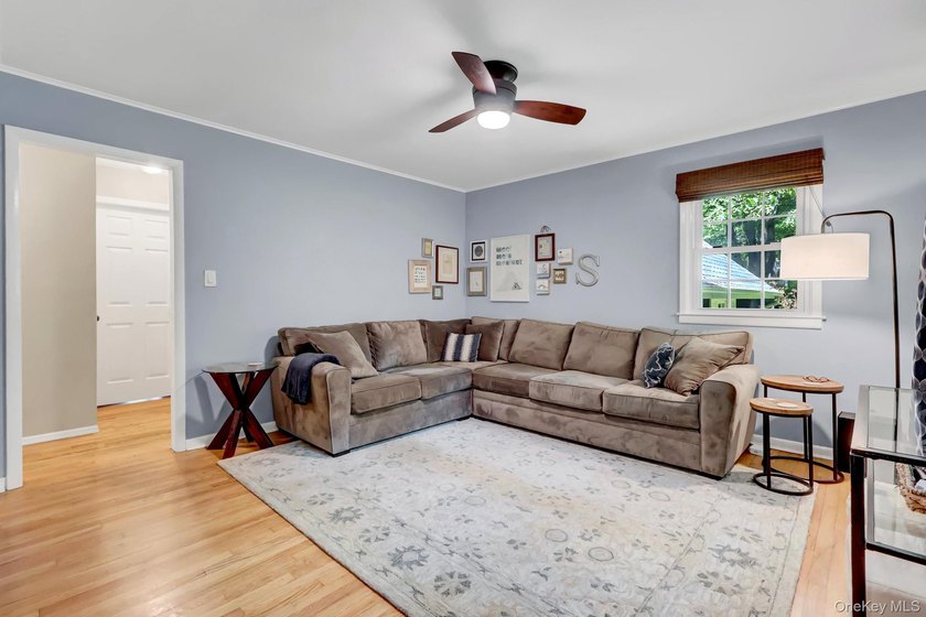 Welcome to 16 Maplewood Drive, Northport - privately set on a - photo 21