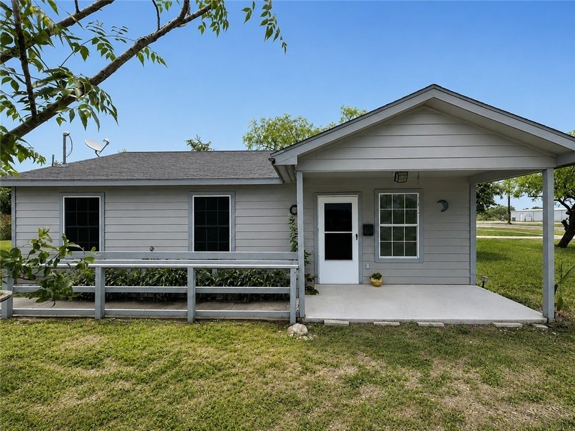 Nestled on a spacious corner lot, this charming 3-bedroom - photo 2