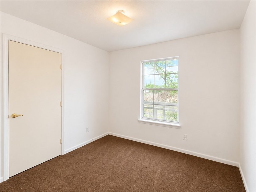 Nestled on a spacious corner lot, this charming 3-bedroom - photo 7