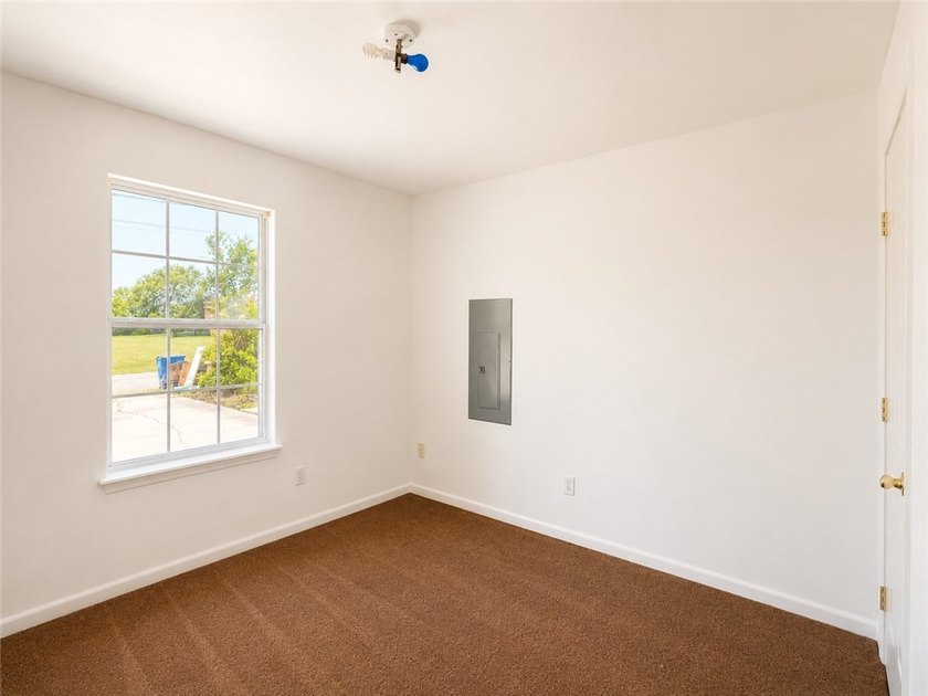 Nestled on a spacious corner lot, this charming 3-bedroom - photo 8