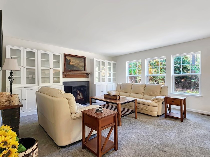 This charming 4-bedroom, 2.5-bathroom home in Captains Cove - photo 11