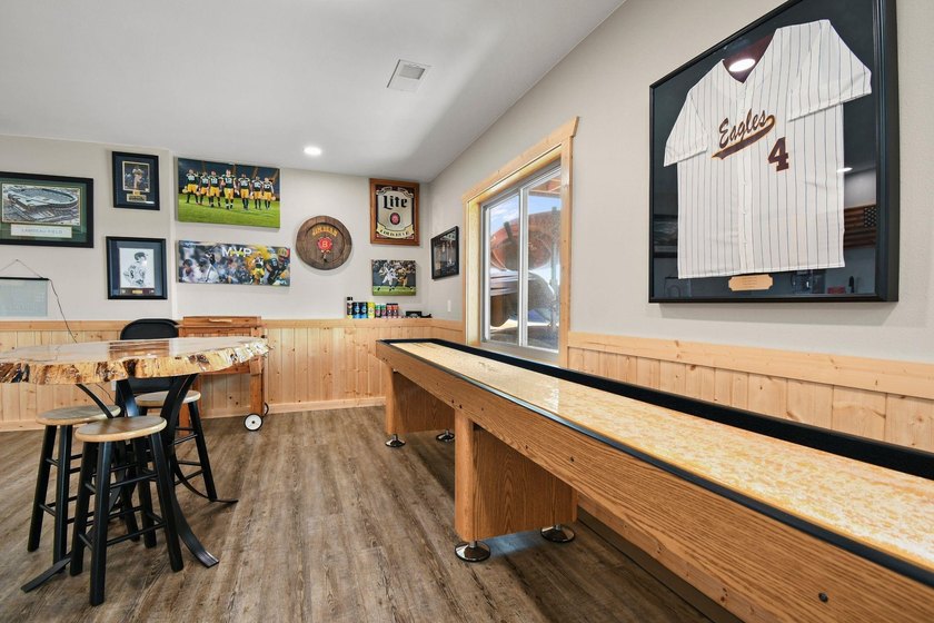 Custom built lake home on Island Lake! Featuring 5 bedrooms, 3 - photo 20