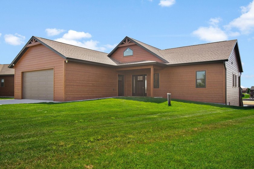 Custom built lake home on Island Lake! Featuring 5 bedrooms, 3 - photo 31