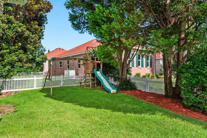 Custom-built beauty in the gated community of Magnolia - photo 32