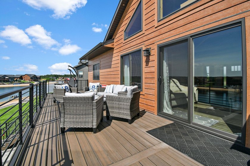 Custom built lake home on Island Lake! Featuring 5 bedrooms, 3 - photo 36