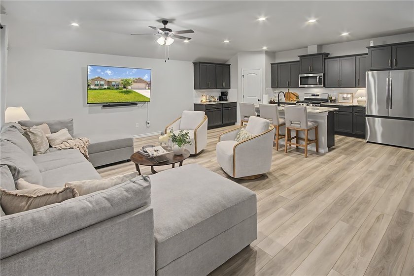 Welcome to this beautifully maintained one-story home in the - photo 8