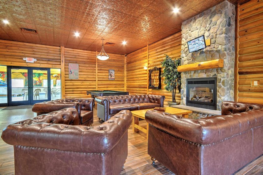 Custom built lake home on Island Lake! Featuring 5 bedrooms, 3 - photo 41