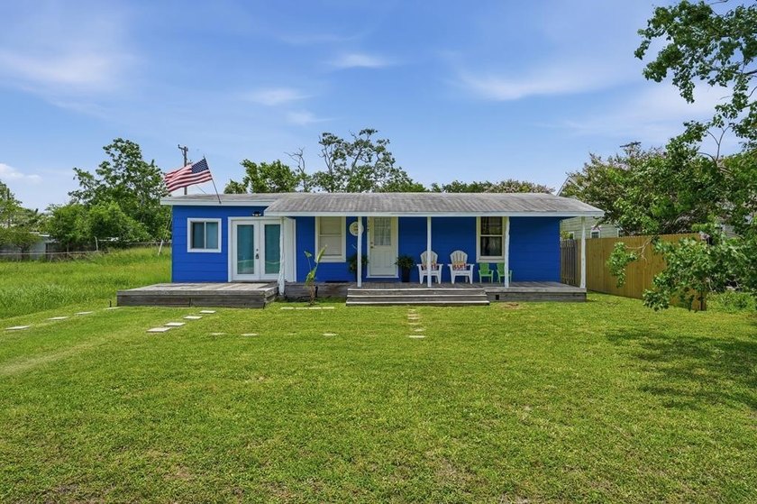 Welcome to this charming turn-key short-term rental, freshly - photo 2