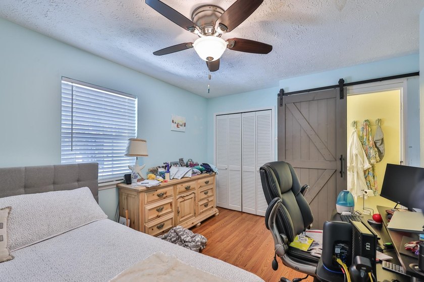 Cute Little River Bungalow, amazing location in close proximity - photo 13
