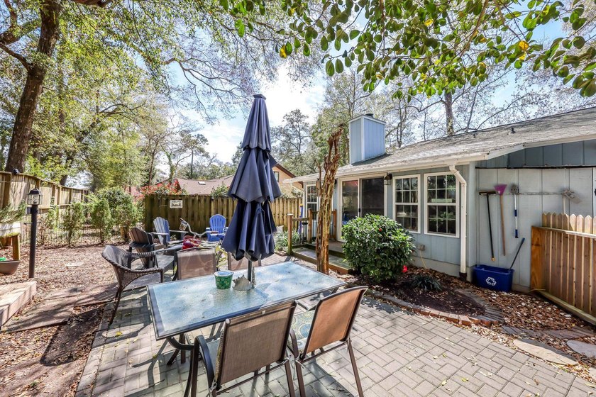 Cute Little River Bungalow, amazing location in close proximity - photo 23