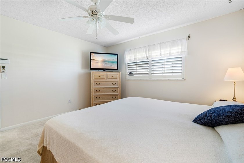 MYERLEE GOLFSIDE EAST - Beautifully updated 3-bedroom, 2.5-bath - photo 22