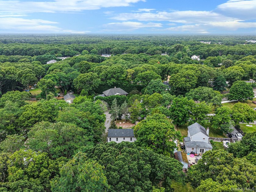 Welcome to 3 Cozine Road South in Center Moriches! Completely - photo 38