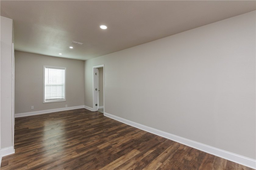 MUST SEE!!!! This charming 3-bedroom, 1-bath home offers comfort - photo 7