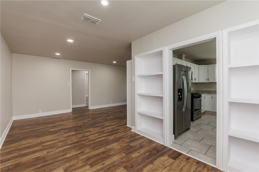 MUST SEE!!!! This charming 3-bedroom, 1-bath home offers comfort - photo 9