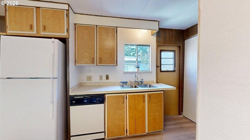 1976 Hillcrest manufactured home with solid bones and serious - photo 12
