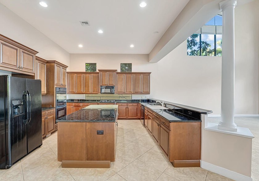 10513 Versailles Blvd - photo 14
