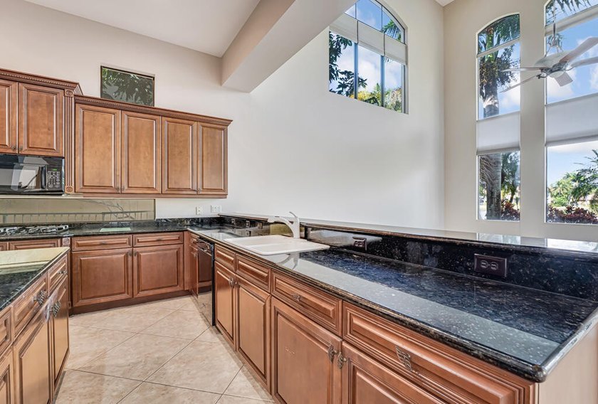 10513 Versailles Blvd - photo 16