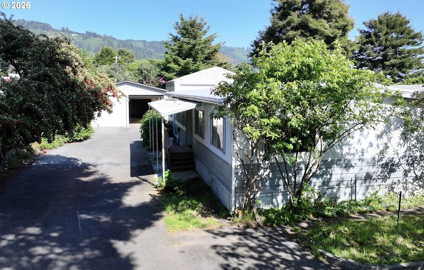 1976 Hillcrest manufactured home with solid bones and serious - photo 37