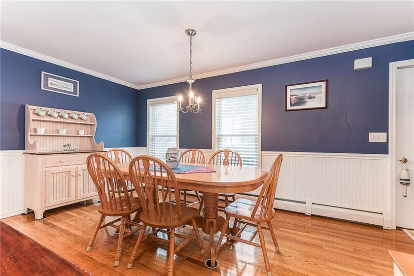 A perfect opportunity to own an immaculately kept 4 bedroom, 2 - photo 16
