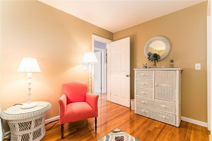 A perfect opportunity to own an immaculately kept 4 bedroom, 2 - photo 20
