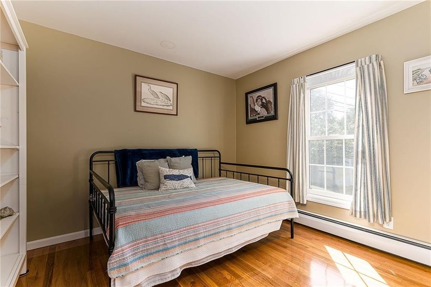 A perfect opportunity to own an immaculately kept 4 bedroom, 2 - photo 22