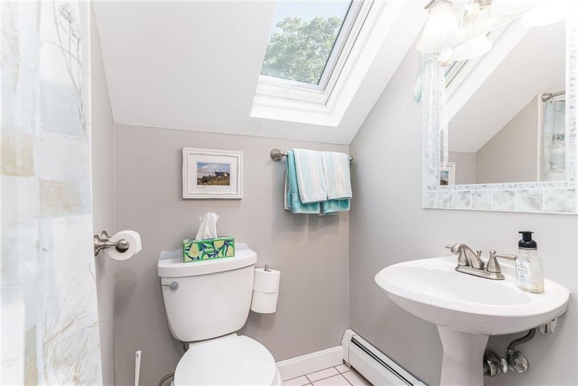 A perfect opportunity to own an immaculately kept 4 bedroom, 2 - photo 28