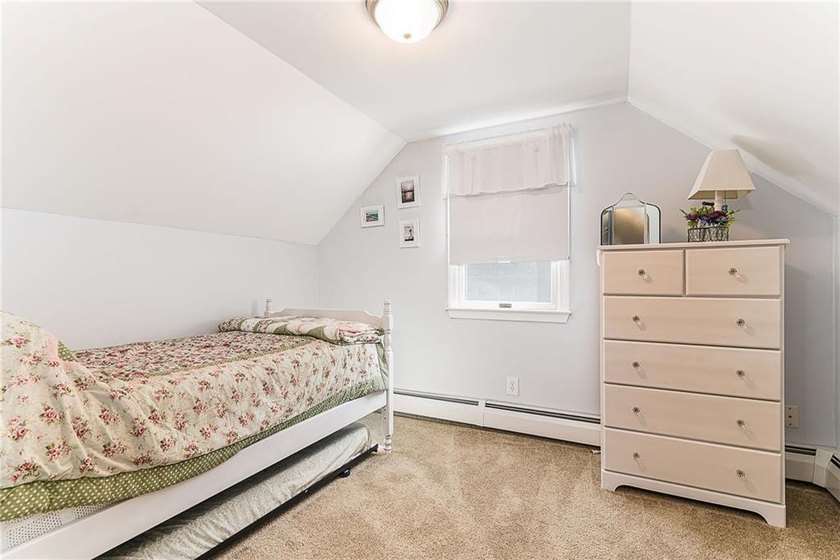A perfect opportunity to own an immaculately kept 4 bedroom, 2 - photo 29