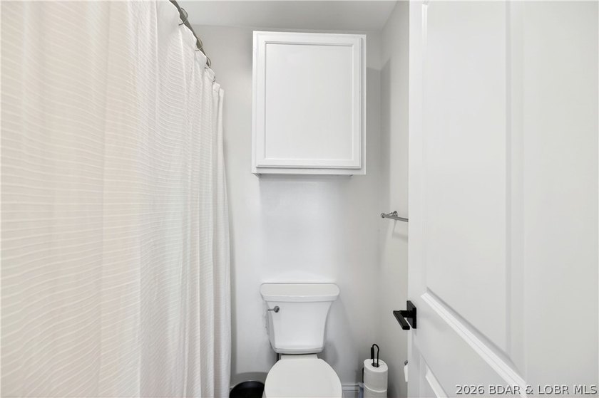 Welcome to the ultimate turn-key lake retreat at Harbor Point - photo 32