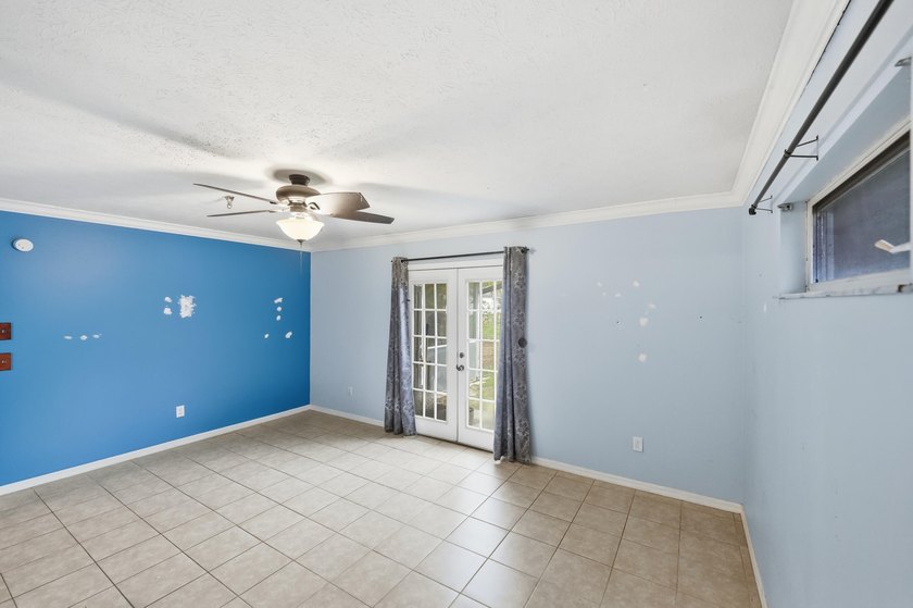 This is a unapproved short sale. Submit your offer for this - photo 17
