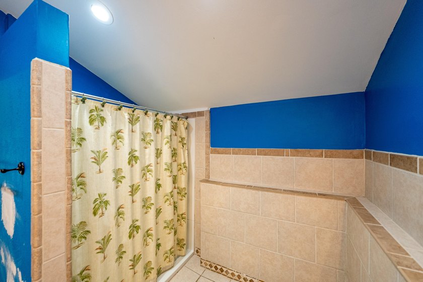 This is a unapproved short sale. Submit your offer for this - photo 23