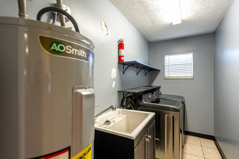 This is a unapproved short sale. Submit your offer for this - photo 24
